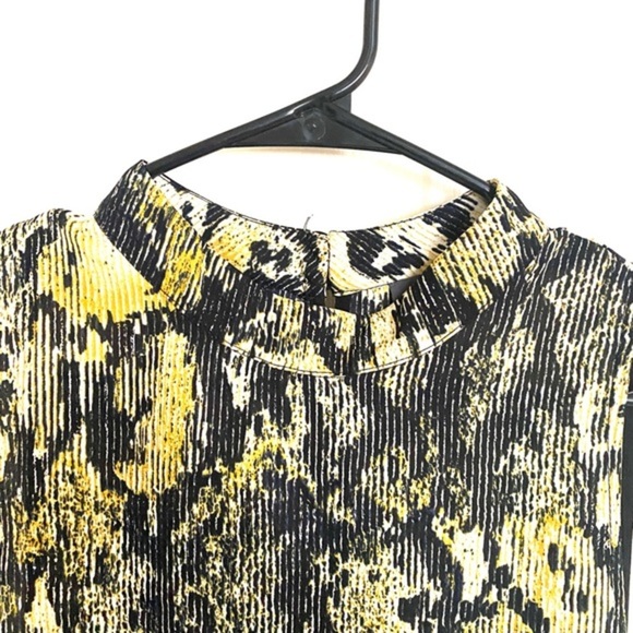 Astr the Label Sleeveless Mock Neck Blouse - Picture 3 of 6